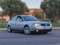 Usado VW Passat Highline 150 CV (110 kW) 2002 Gris / plata Berlina