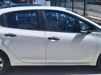 Usado Peugeot 208 Access 75 CV (55 kW) 2017 Blanco Utilitario