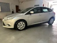 Usado Ford Focus Trend 115 CV (84 kW) 2013 Gris / plata Berlina
