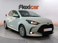 Usado Toyota Yaris Advance 72 CV (52 kW) 2023 Blanco Utilitario