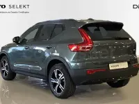 Usado Volvo XC40 Plus 163 CV (119 kW) 2025 Gris / plata SUV