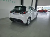 Usado Toyota Yaris Hybrid Active 116 CV (85 kW) 2021 Blanco Berlina