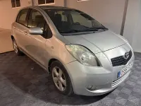 Usado Toyota Yaris 90 CV (66 kW) 2007 Gris / plata Utilitario