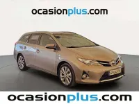 Usado Toyota Auris Touring Sports Active 136 CV (100 kW) 2014 Marrón Familiar