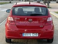 Usado Hyundai i30 Comfort 90 CV (66 kW) 2010 Rojo Berlina
