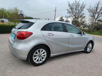 Usado Mercedes A180 109 HP (80 kW) 2018 Cinzento Citadino