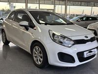 Usado Kia Rio 85 CV (62 kW) 2014 Blanco Berlina