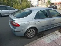 Usado Renault Laguna II Privilege 120 CV (88 kW) 2001 Gris / plata Berlina