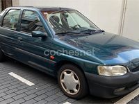 Usado Ford Escort 90 CV (66 kW) 1998 Verde Berlina