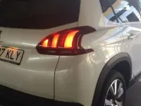 Usado Peugeot 2008 Allure 110 CV (80 kW) 2018 Blanc nacre SUV
