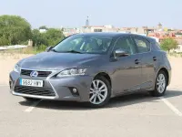 Usado Lexus CT200h Executive Line 136 CV (100 kW) 2014 Gris / plata Berlina