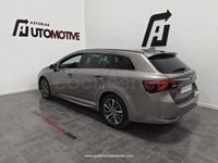 Usado Toyota Avensis Advance 150 CV (110 kW) 2015 Gris / plata Familiar