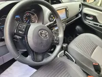 Usado Toyota Yaris Hybrid Active 100 CV (73 kW) 2019 Blanco Berlina