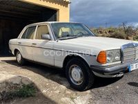 Usado Mercedes 200 75 CV (55 kW) 1982 Blanco Berlina