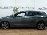 Usado Hyundai i30 110 CV (80 kW) 2016 Gris / plata Berlina