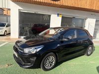 Usado Kia Rio 84 CV (61 kW) 2023 Negro Berlina