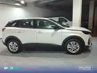 Usado Peugeot 3008 Active 130 CV (95 kW) 2022 Blanco SUV