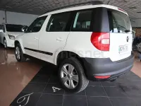 Usado Skoda Yeti Active 105 CV (77 kW) 2011 Blanco SUV