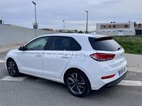 Usado Hyundai i30 110 CV (80 kW) 2022 Blanco Berlina