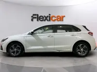 Usado Hyundai i30 120 CV (88 kW) 2021 Blanco Berlina