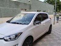 Usado Hyundai i20 75 CV (55 kW) 2014 Blanco Berlina