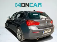 Usado BMW 118 Comfort Edition 136 CV (100 kW) 2019 Gris / plata Utilitario