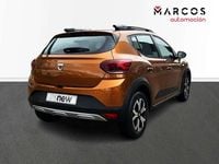 Usado Dacia Sandero Comfort 91 CV (66 kW) 2022 Naranja Utilitario