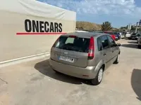 Usado Ford Fiesta Ghia 80 CV (58 kW) 2004 Beige Utilitario