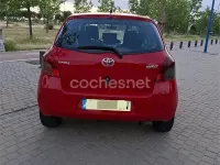 Usado Toyota Yaris 90 CV (66 kW) 2007 Rojo Utilitario
