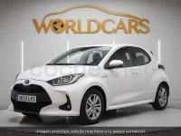 Usado Toyota Yaris Hybrid Active 100 CV (73 kW) 2020 Blanco Berlina