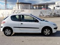 Usado Peugeot 206 75 CV (55 kW) 2002 Blanco Berlina