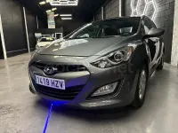 Usado Hyundai i30 110 CV (80 kW) 2015 Gris / plata Berlina