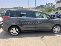 Usado Peugeot 5008 Style 120 CV (88 kW) 2015 Gris / plata Monovolumen