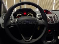 Usado Ford Fiesta Trend 68 CV (50 kW) 2010 Gris / plata Utilitario