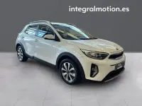 Usado Kia Stonic 100 CV (73 kW) 2022 Blanco SUV