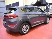 Usado Hyundai Tucson GO! 131 CV (96 kW) 2018 Gris / plata SUV