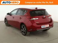 Usado Toyota Auris Hybrid Advance 136 CV (100 kW) 2018 Rojo Utilitario