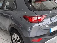 Usado Kia Stonic 101 CV (74 kW) 2021 Gris acero SUV