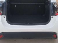 Usado Toyota Yaris Hybrid Active 116 CV (85 kW) 2024 Blanco Utilitario