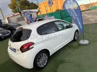 Begagnad Peugeot 208 Allure 100 HK (73 kW) 2016 Vit Halvkombi