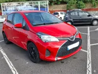 Usado Toyota Yaris Active 99 CV (72 kW) 2016 Rojo Berlina