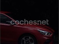 Usado Hyundai i30 N Line 120 CV (88 kW) 2023 Rojo Berlina