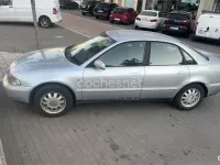 Usado Audi A4 110 CV (80 kW) 1998 Gris / plata Berlina