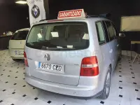 Usado VW Touran Advance 100 CV (73 kW) 2004 Gris / plata Monovolumen