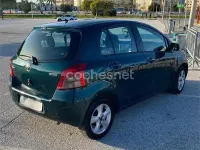 Usado Toyota Yaris Sol 90 CV (66 kW) 2007 Verde Utilitario