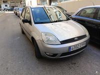 Usado Ford Fiesta Trend 100 CV (73 kW) 2004 Gris / plata Utilitario