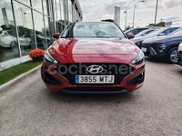 Usado Hyundai i30 120 CV (88 kW) 2023 Rojo Berlina