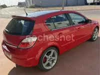 Usado Opel Astra Cosmo 150 CV (110 kW) 2005 Rojo Berlina