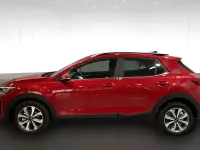 Usado Kia Stonic 100 CV (73 kW) 2024 Rojo SUV