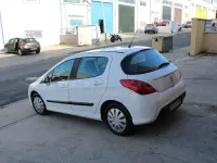 Usado Peugeot 308 Access 98 CV (72 kW) 2013 Blanco Berlina